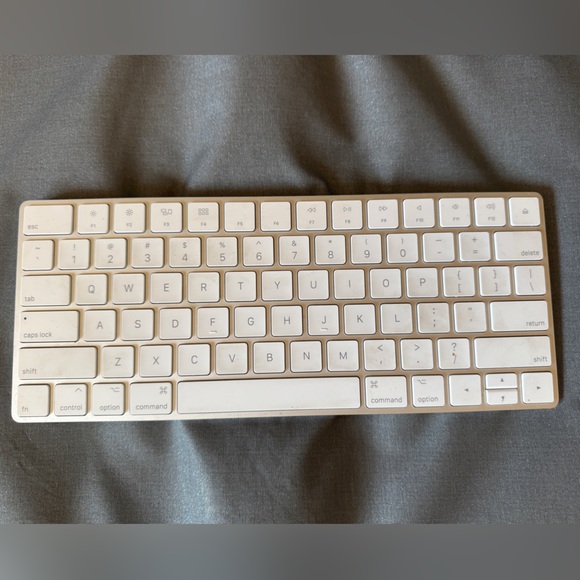 Used APPLE Magic Keyboard 2 - Picture 1 of 5